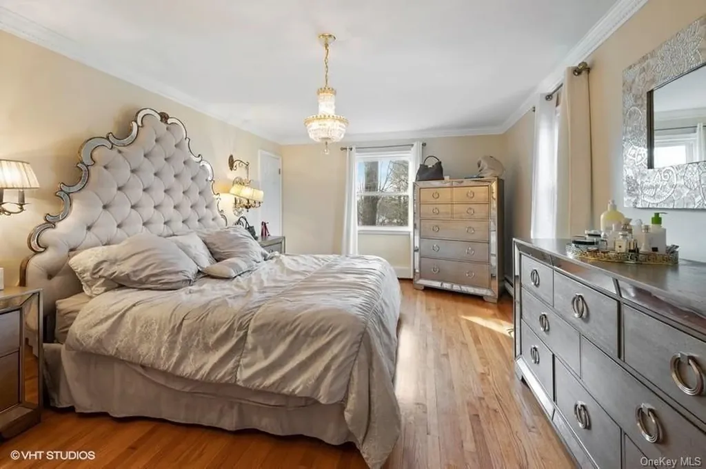 14 Rolling Way New Rochelle NY 10804