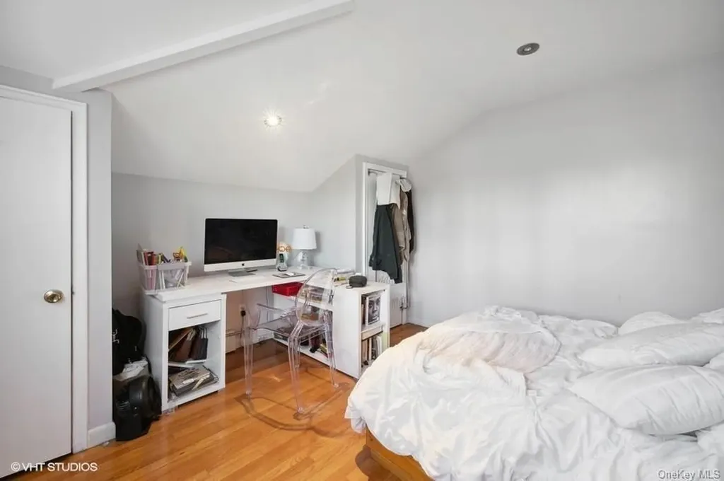 14 Rolling Way New Rochelle NY 10804