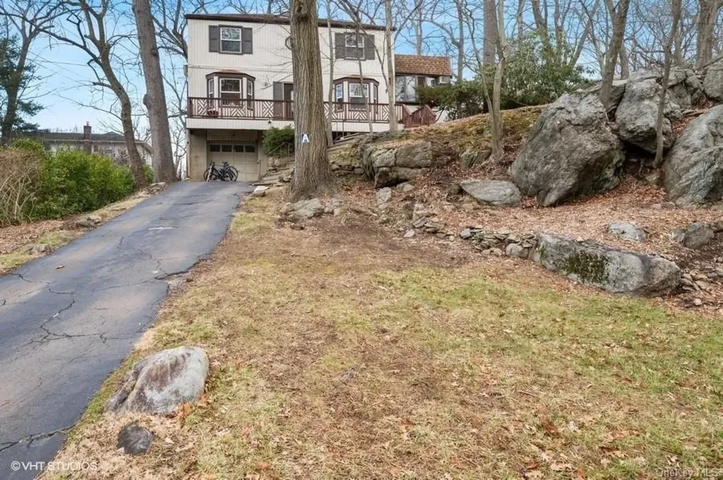 14 Rolling Way New Rochelle NY 10804