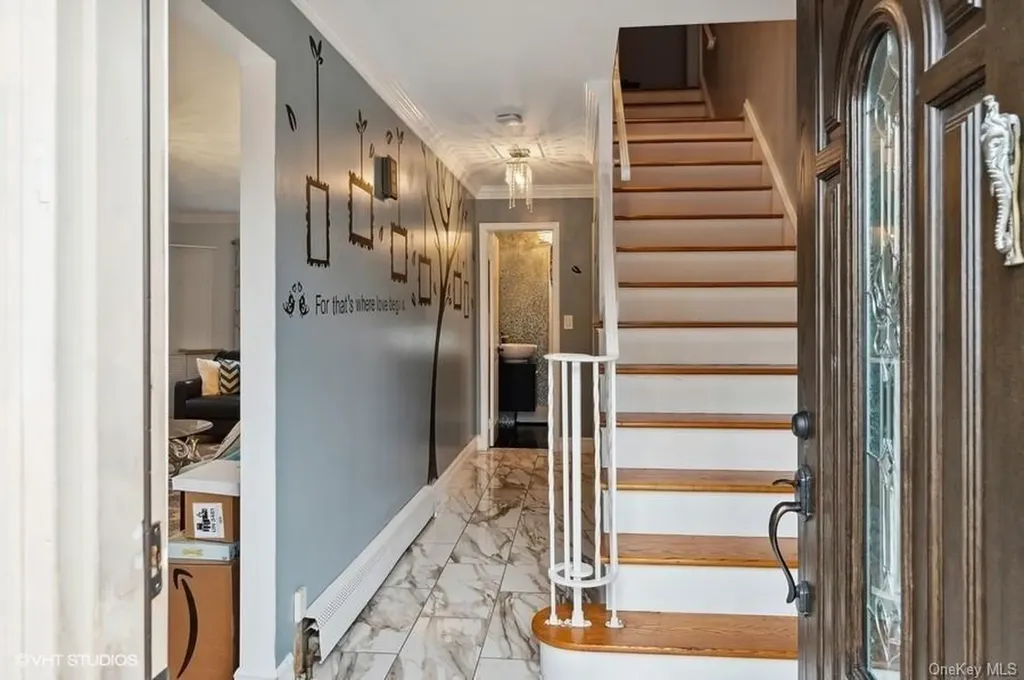 14 Rolling Way New Rochelle NY 10804