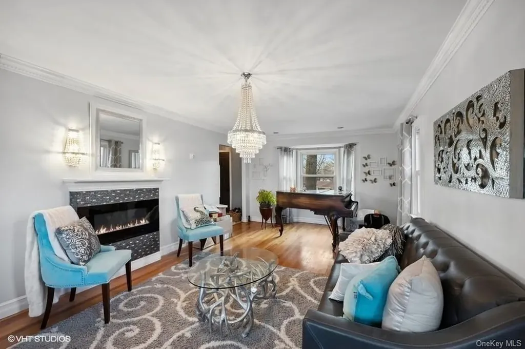 14 Rolling Way New Rochelle NY 10804