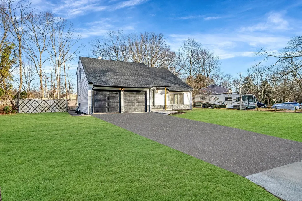 124 Sequoia Drive Coram NY 11727