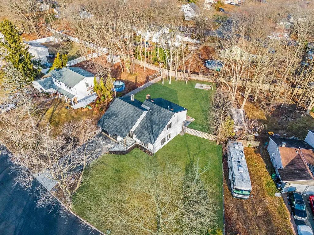 124 Sequoia Drive Coram NY 11727