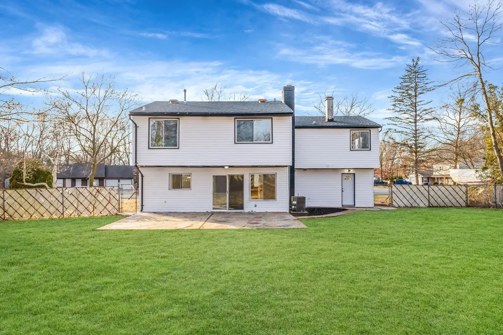 124 Sequoia Drive Coram NY 11727