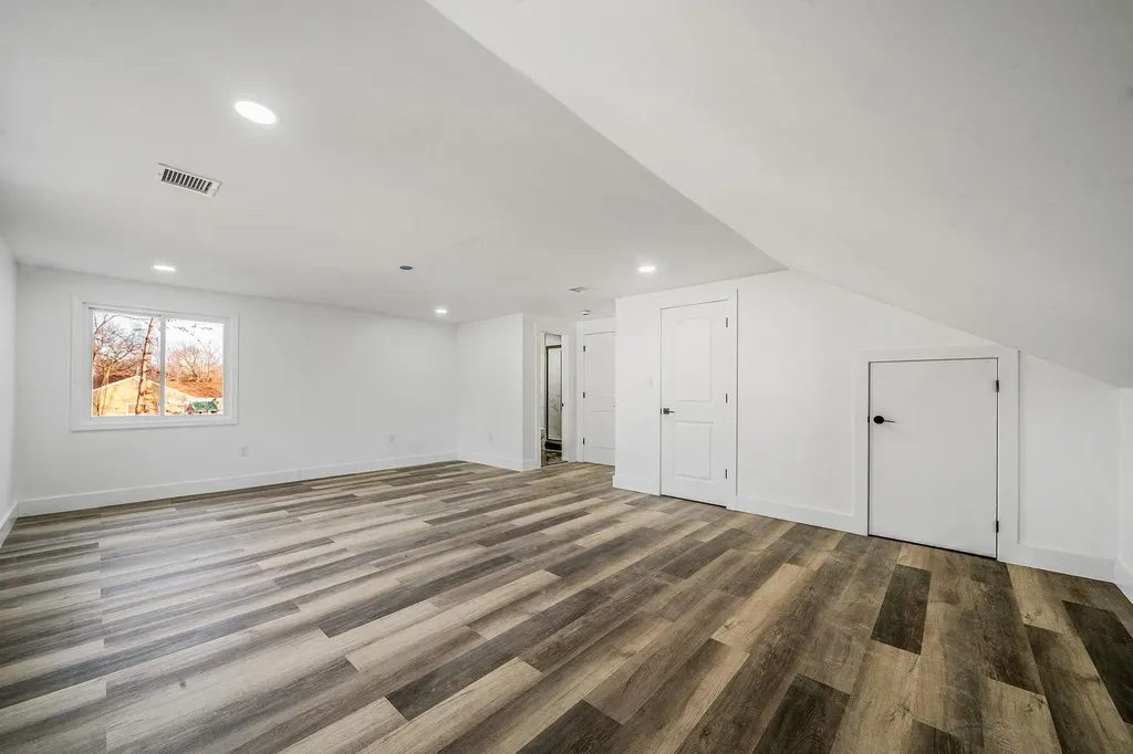 124 Sequoia Drive Coram NY 11727