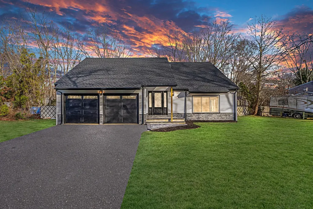 124 Sequoia Drive Coram NY 11727