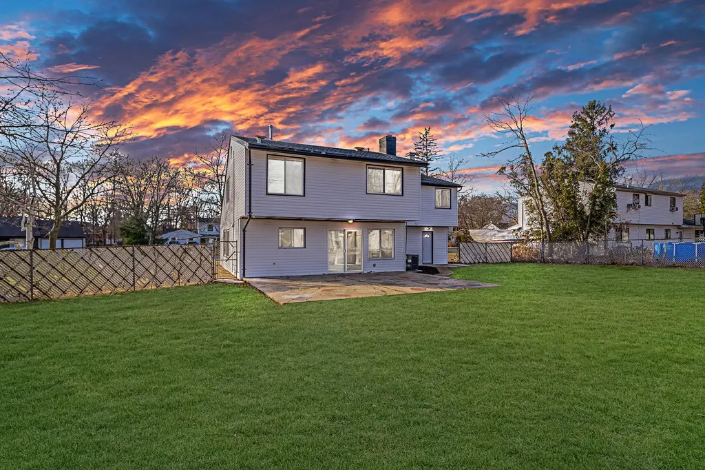 124 Sequoia Drive Coram NY 11727