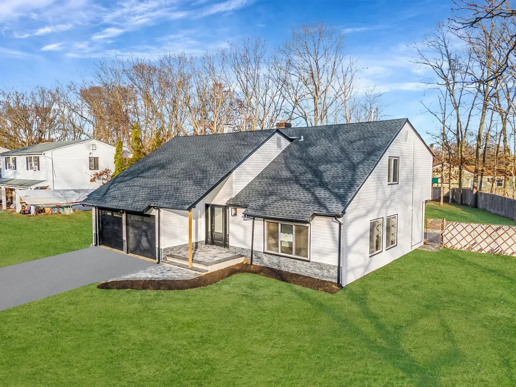 124 Sequoia Drive Coram NY 11727