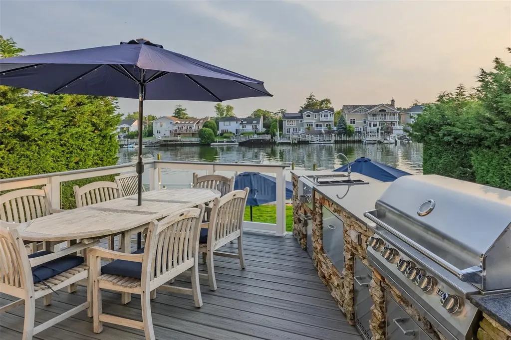 2904 Harbor Road Merrick NY 11566
