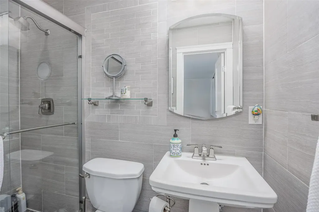 2904 Harbor Road Merrick NY 11566