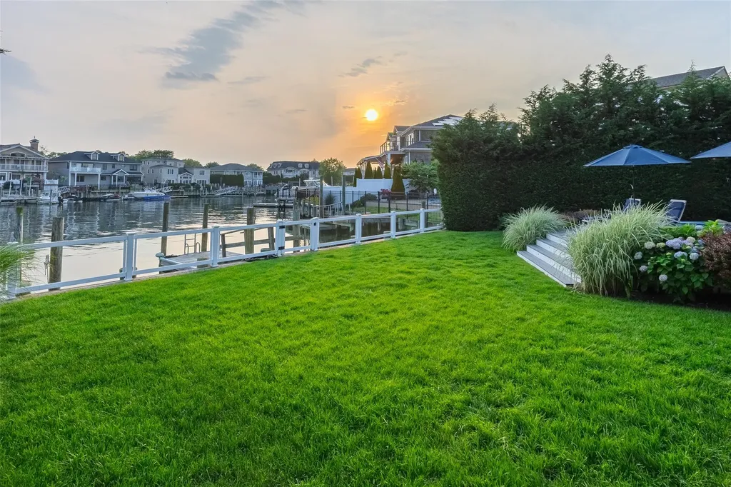 2904 Harbor Road Merrick NY 11566