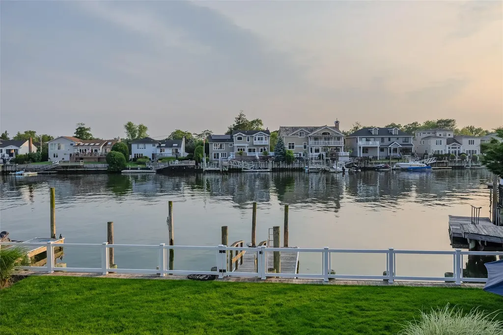 2904 Harbor Road Merrick NY 11566