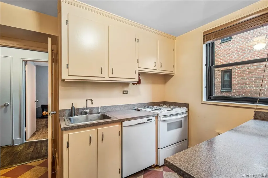 139-15 83 Avenue Briarwood NY 11435