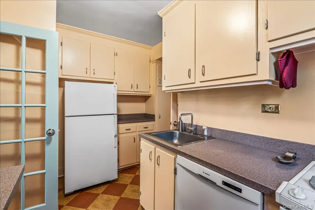 139-15 83 Avenue Briarwood NY 11435