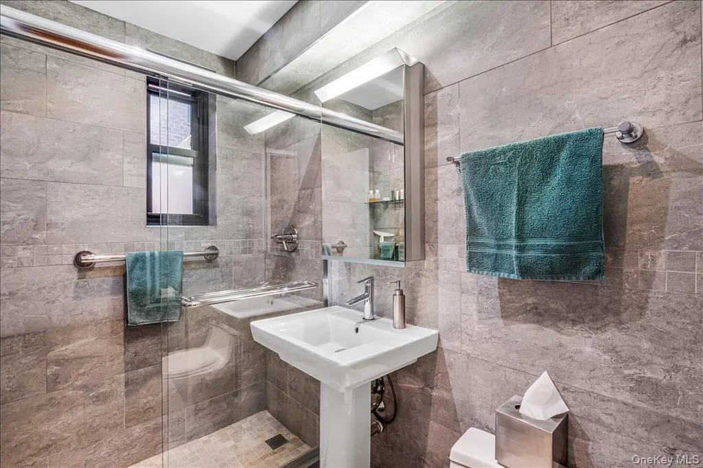 139-15 83 Avenue Briarwood NY 11435