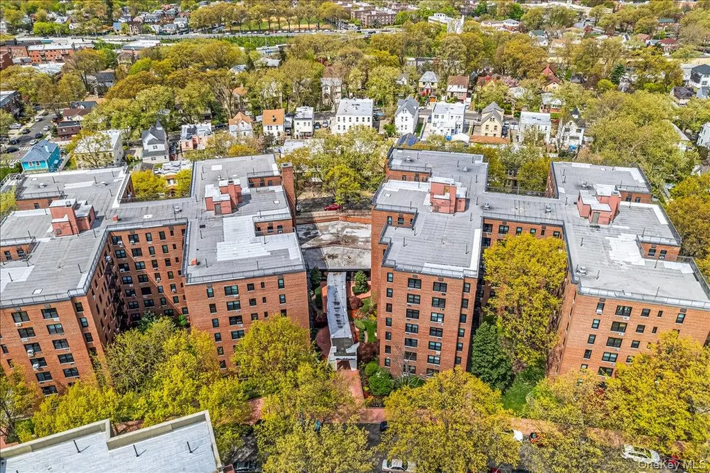 139-15 83 Avenue Briarwood NY 11435