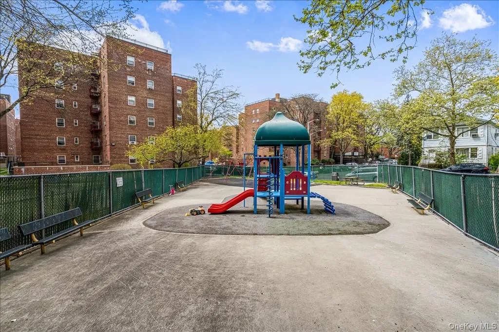 139-15 83 Avenue Briarwood NY 11435