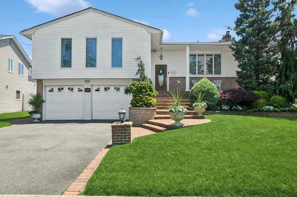 2092 Vine Drive Merrick NY 11566