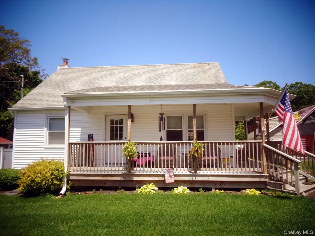 21 Pearl Road Rocky Point NY 11778