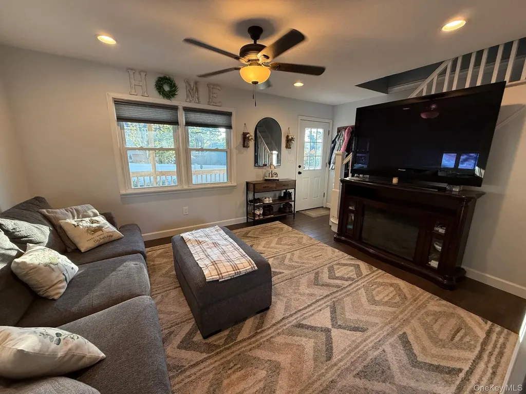 21 Pearl Road Rocky Point NY 11778