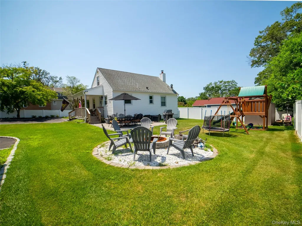 21 Pearl Road Rocky Point NY 11778