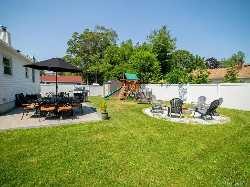 21 Pearl Road Rocky Point NY 11778