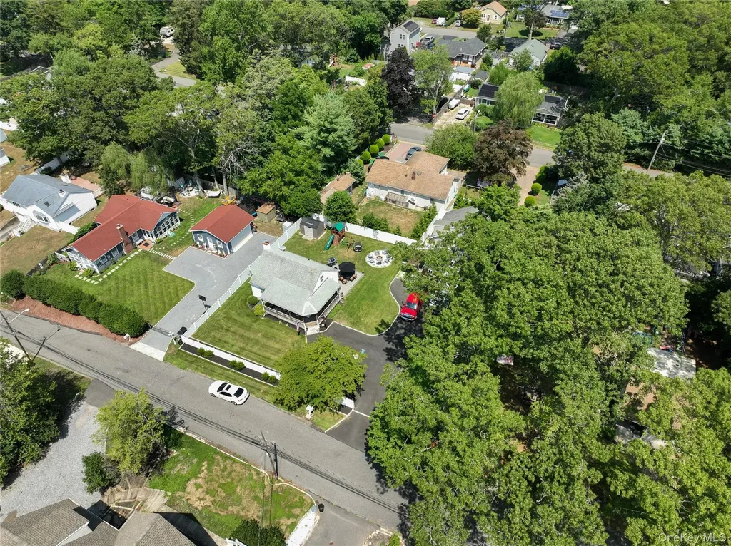 21 Pearl Road Rocky Point NY 11778