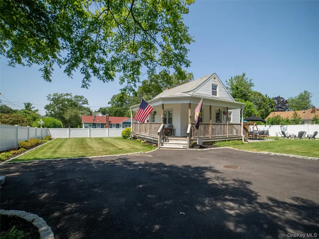 21 Pearl Road Rocky Point NY 11778