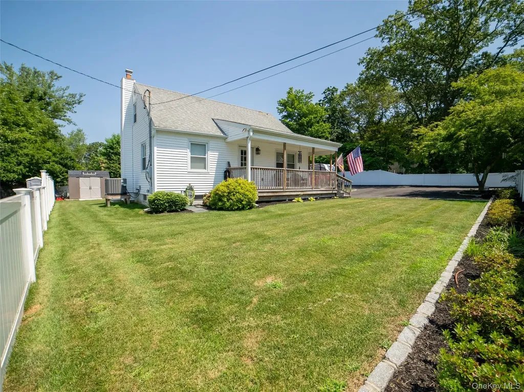 21 Pearl Road Rocky Point NY 11778