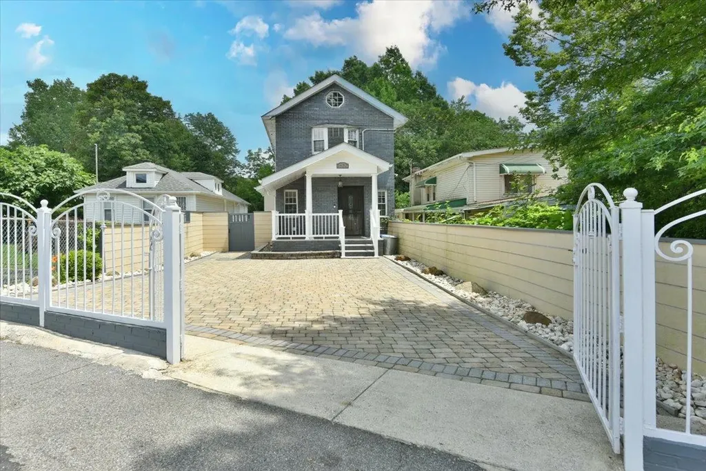 1632 Harding Park Bronx NY 10473