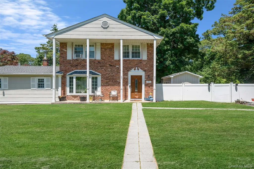 5 Fox Road Middle Island NY 11953
