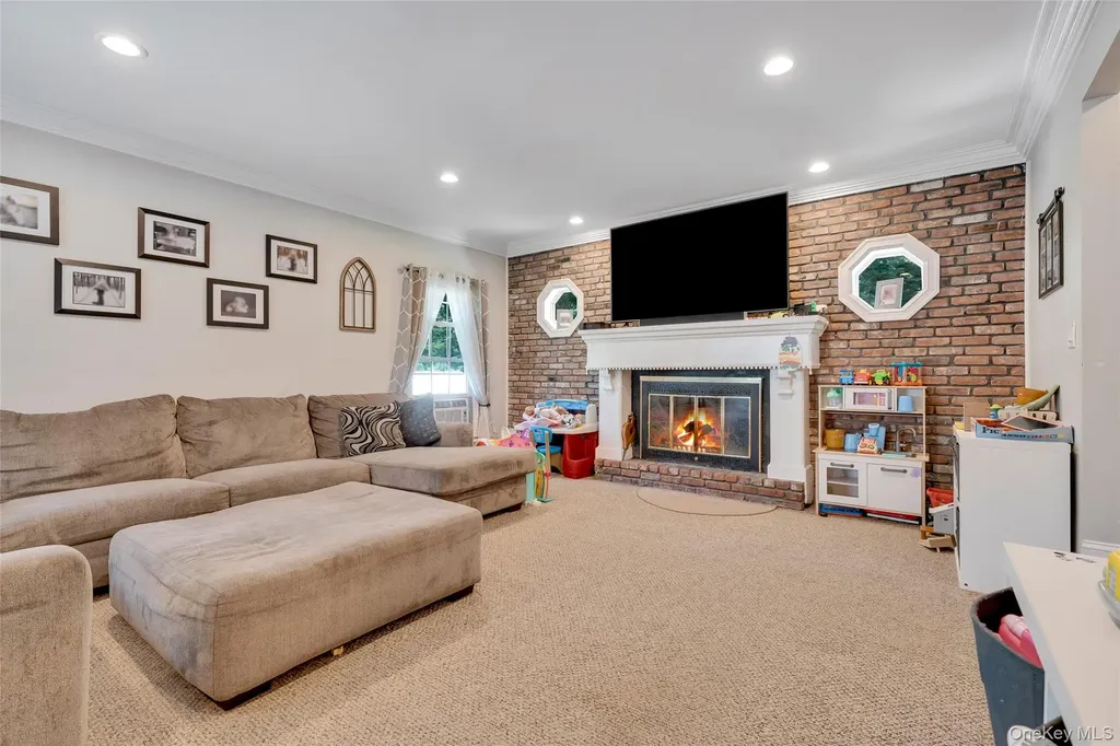 5 Fox Road Middle Island NY 11953