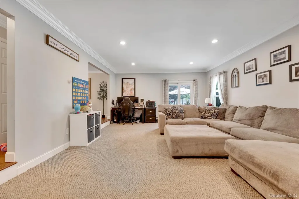 5 Fox Road Middle Island NY 11953