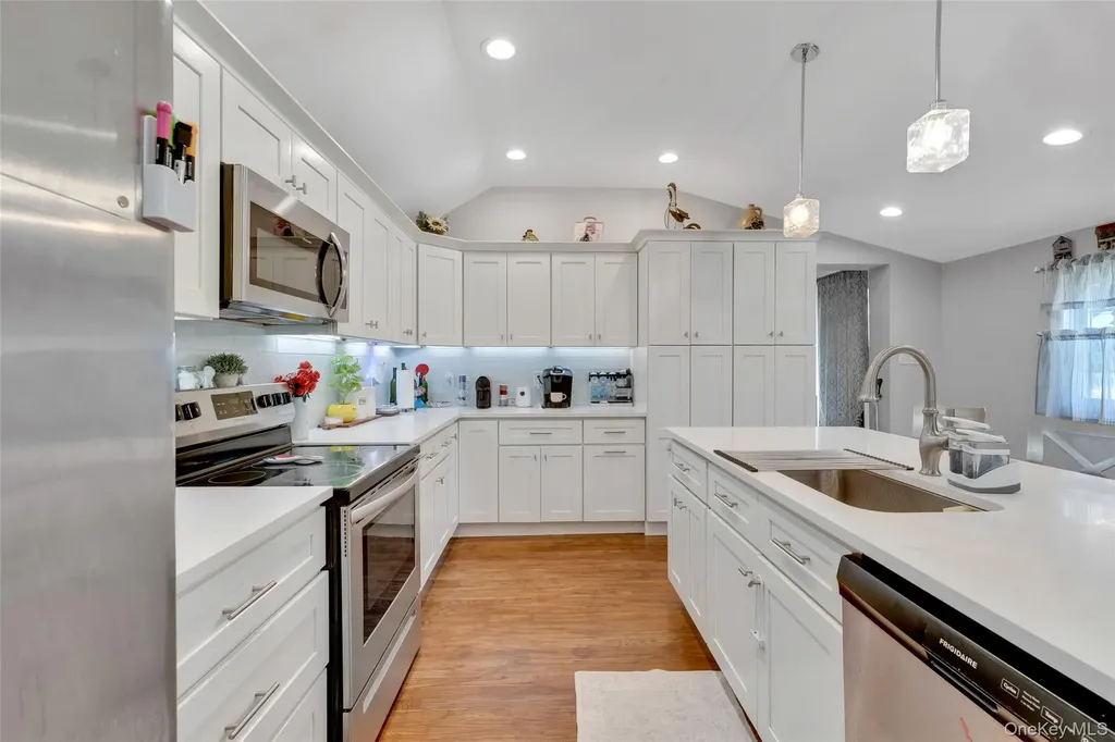 5 Fox Road Middle Island NY 11953