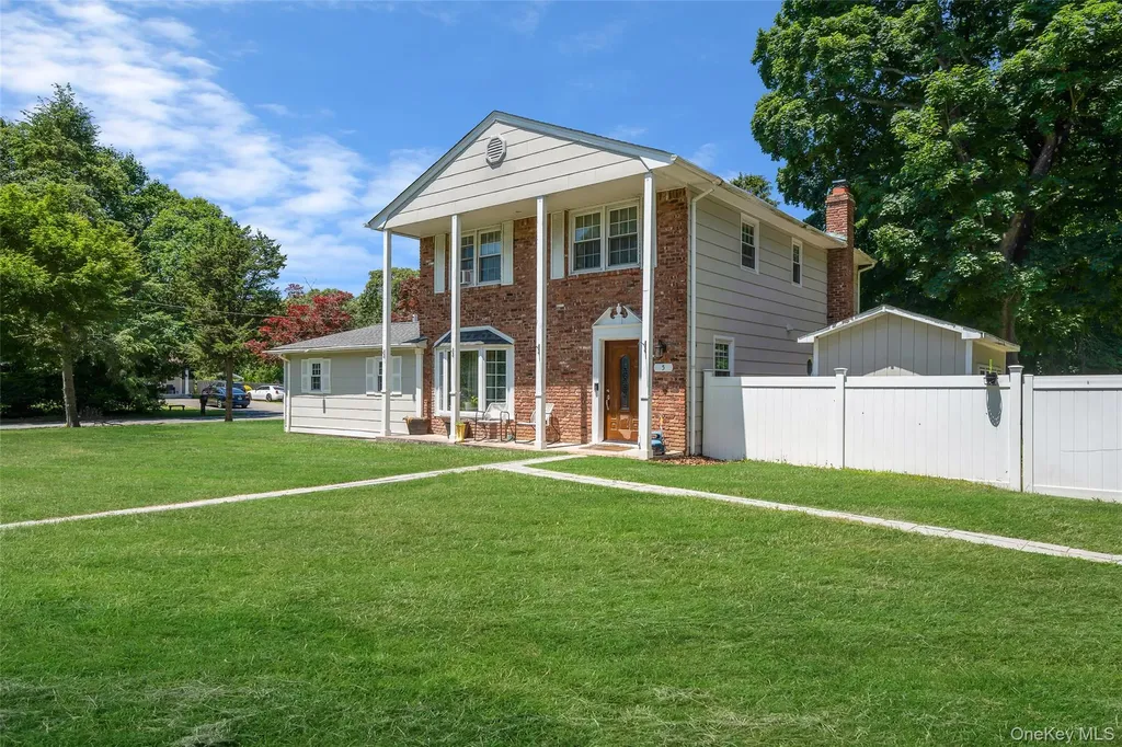 5 Fox Road Middle Island NY 11953