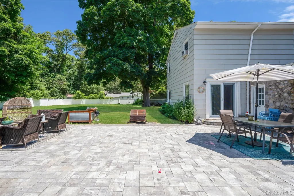 5 Fox Road Middle Island NY 11953