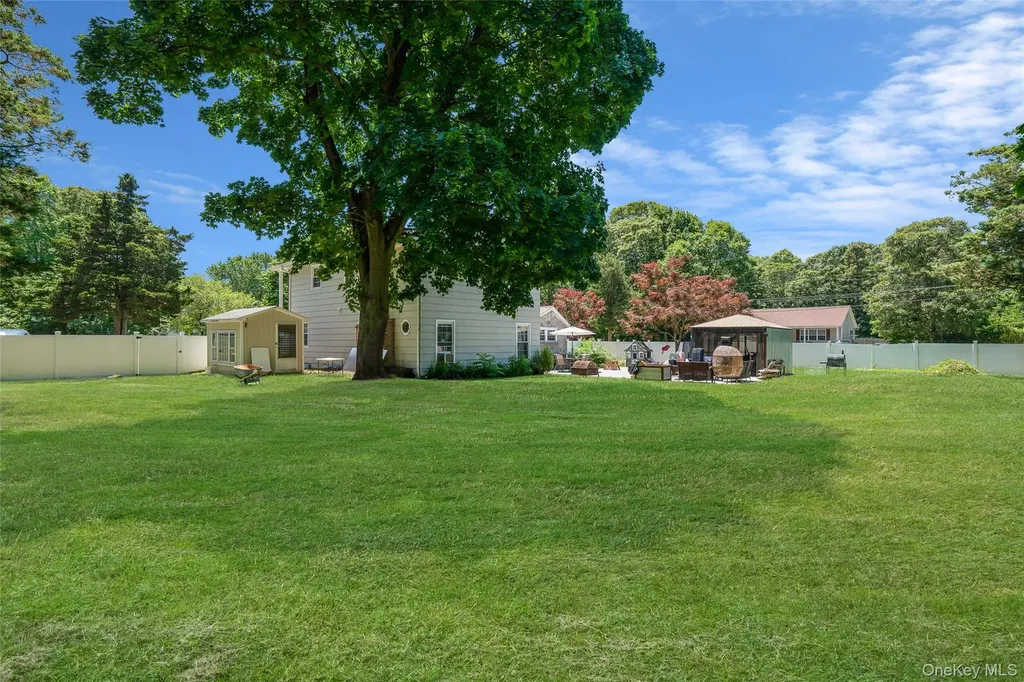 5 Fox Road Middle Island NY 11953