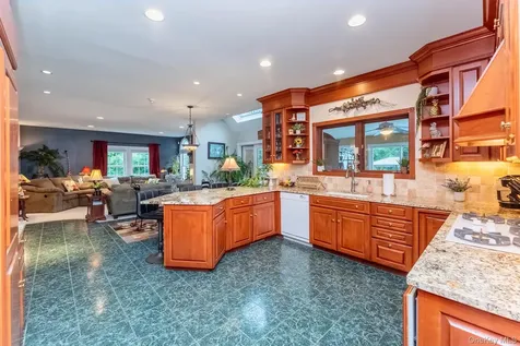 21 Amy Court Kingston NY 12401