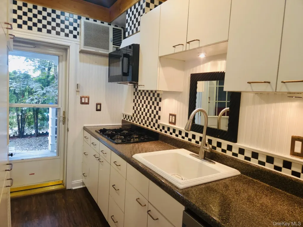1114 1st Avenue New Hyde Park NY 11040