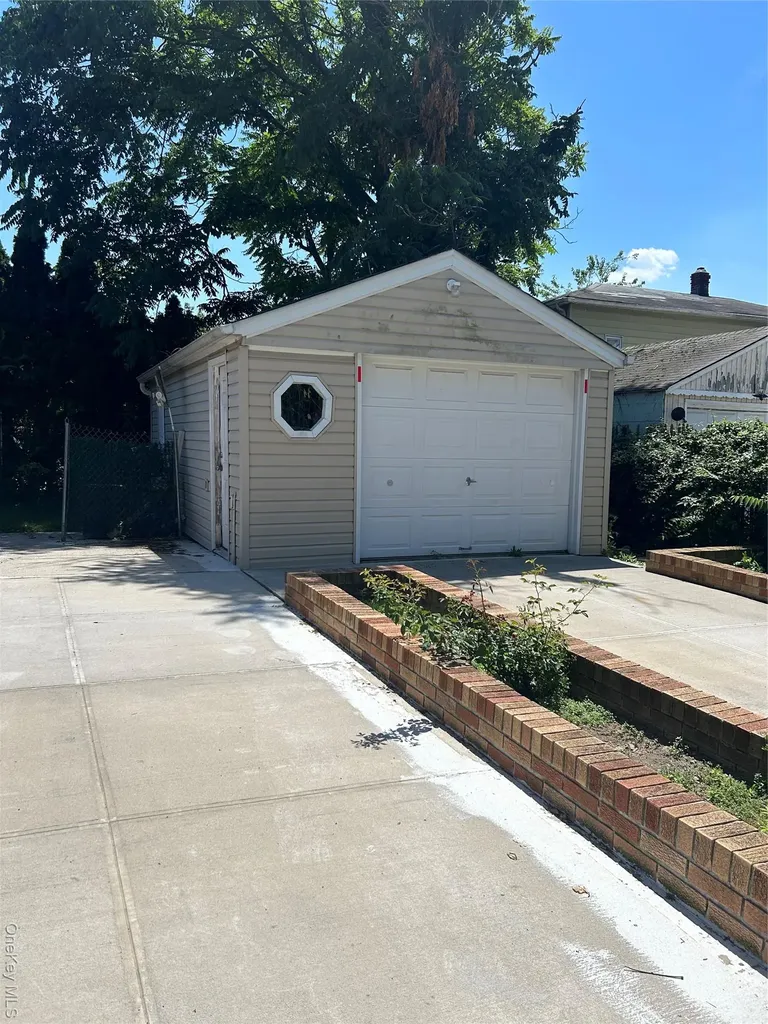 105 Claridge Avenue Elmont NY 11003