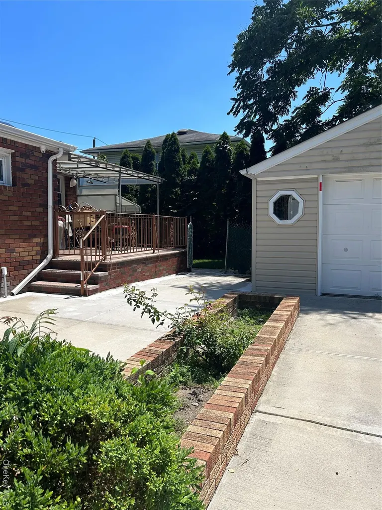 105 Claridge Avenue Elmont NY 11003