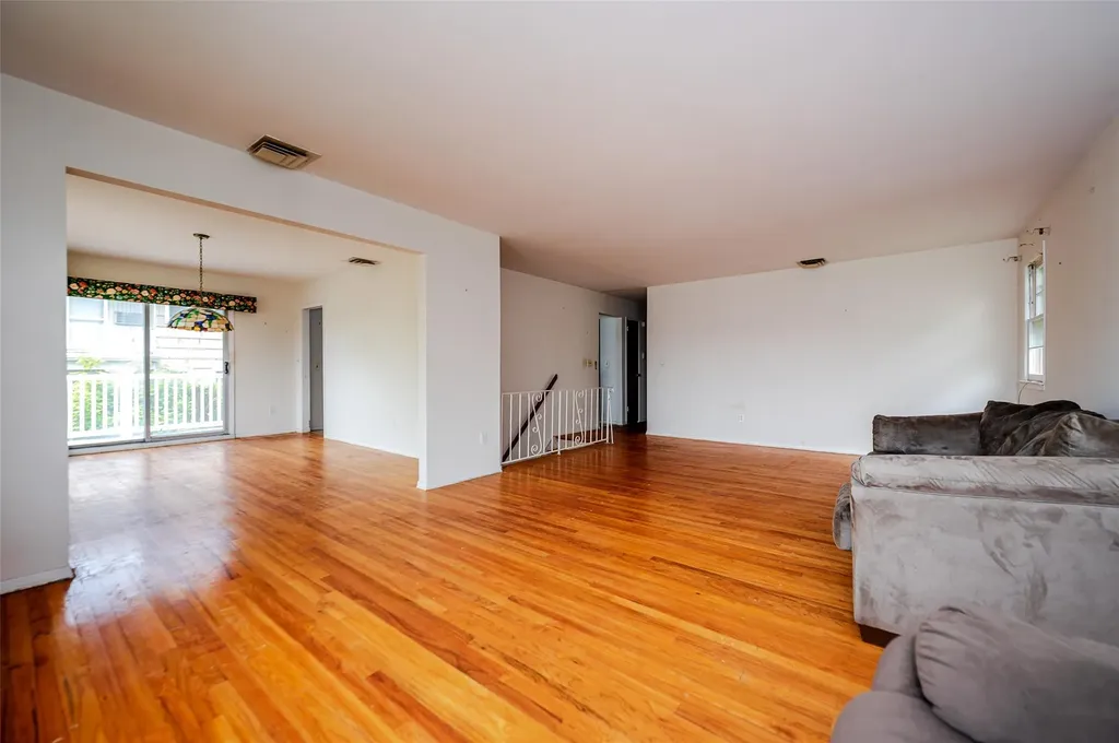 615 E Olive Street Long Beach NY 11561