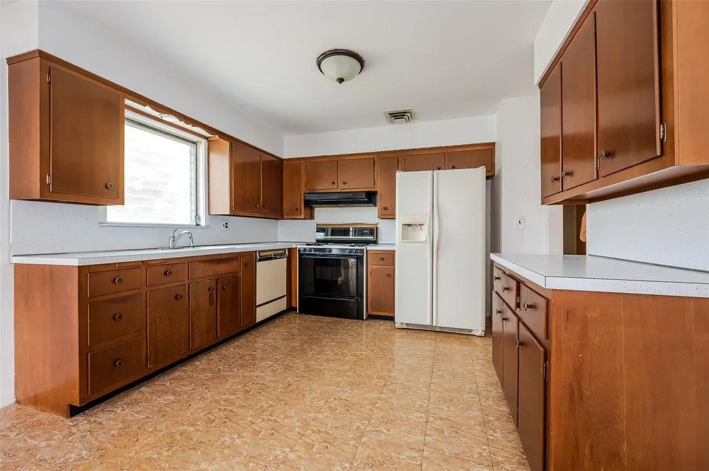 615 E Olive Street Long Beach NY 11561