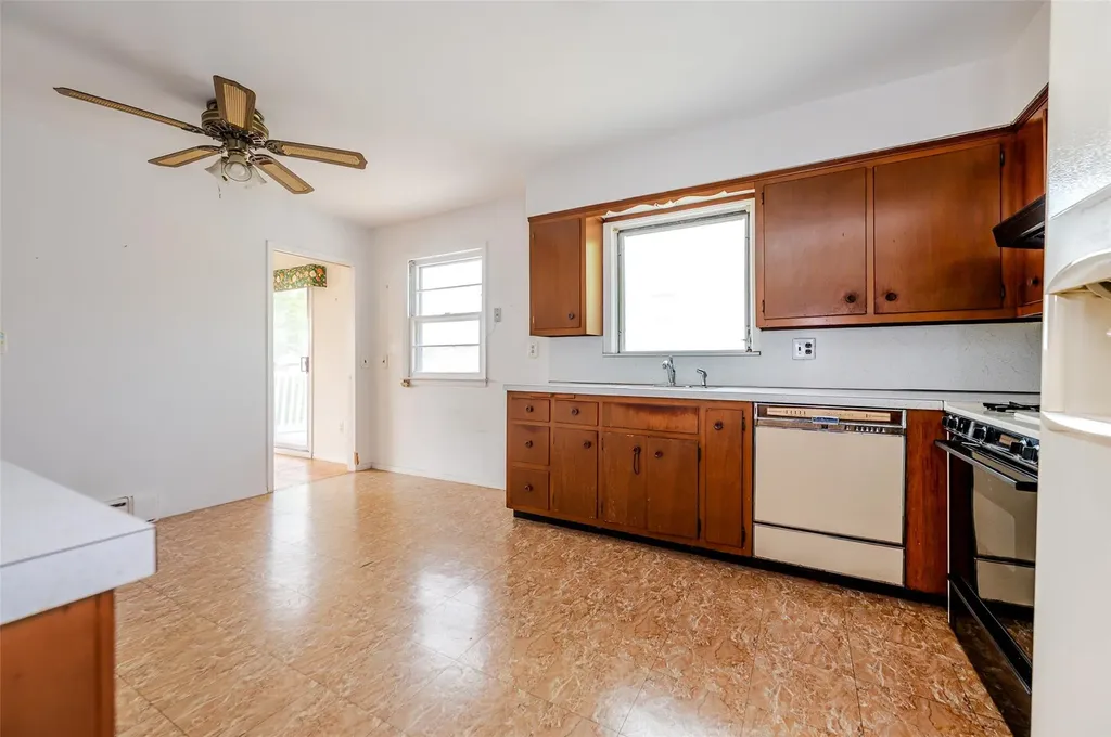 615 E Olive Street Long Beach NY 11561