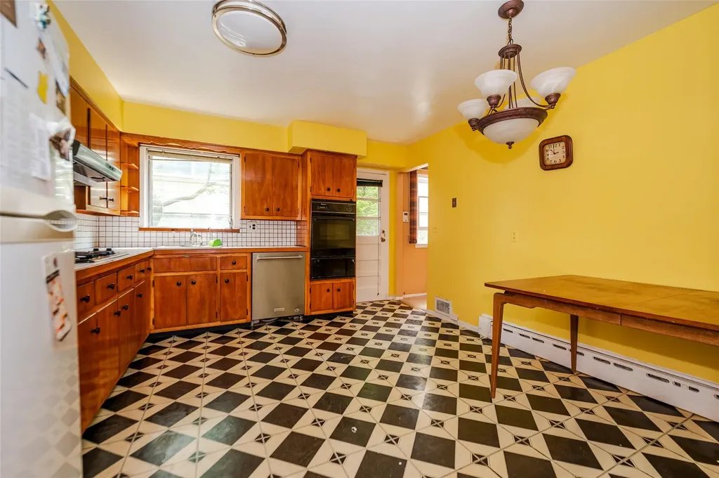 615 E Olive Street Long Beach NY 11561