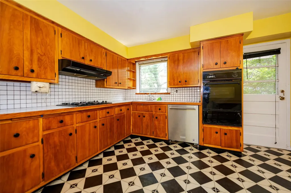 615 E Olive Street Long Beach NY 11561