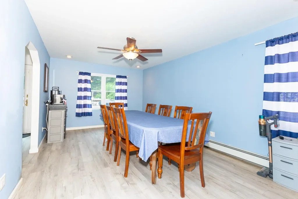 8 Division Avenue East Islip NY 11730