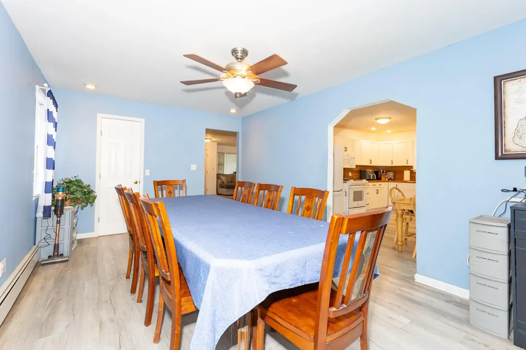 8 Division Avenue East Islip NY 11730