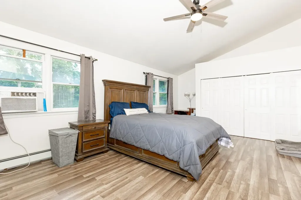 8 Division Avenue East Islip NY 11730