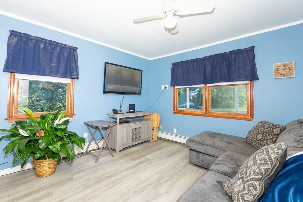8 Division Avenue East Islip NY 11730